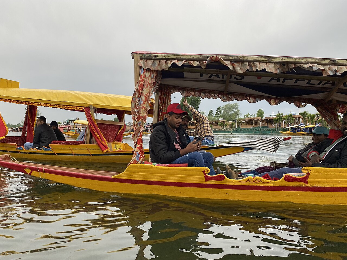 Discovering Kashmir Luxury Tour photo 1