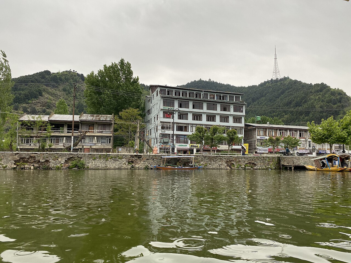 Serene Kashmir Budget Tour photo 1