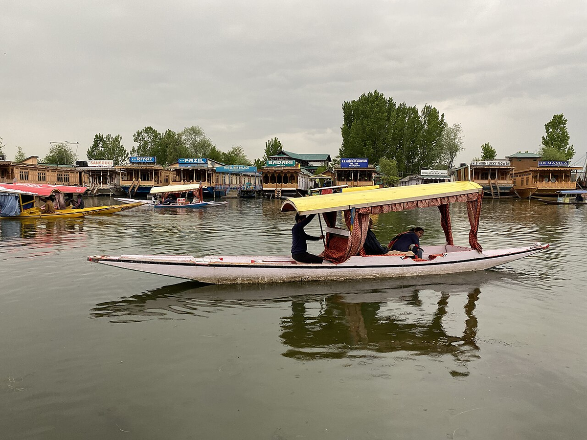 Spectacular Kashmir Weekend Getaway Tour photo 1